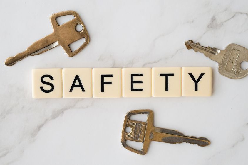 SAFETYの文字と鍵
