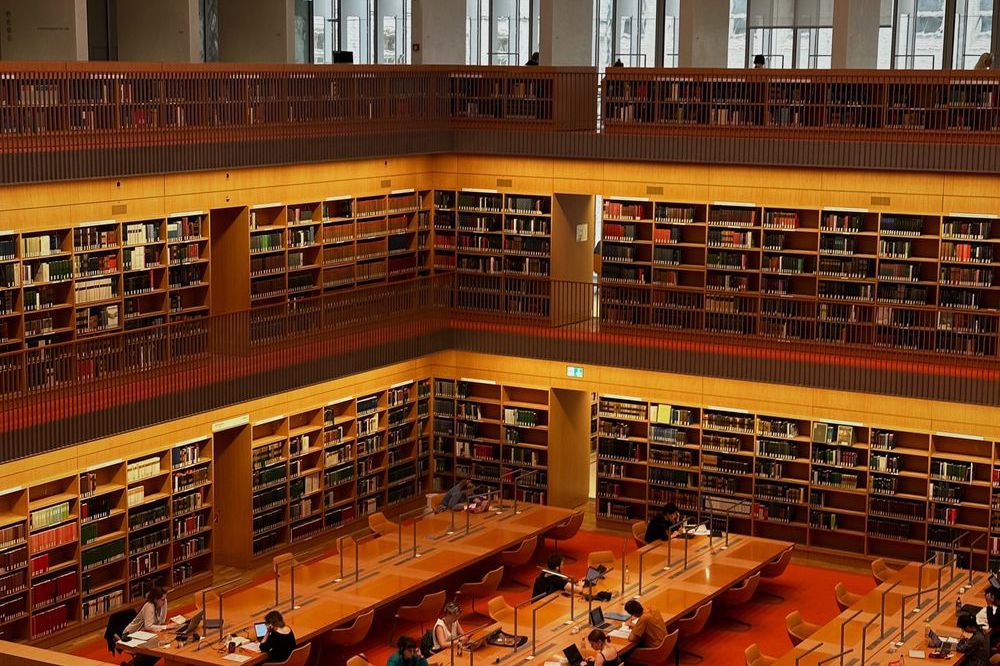 図書館の閲覧室
